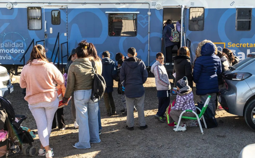 Salud en tu Barrio: el tráiler municipal atiende en la Plaza de la Escuela N° 83