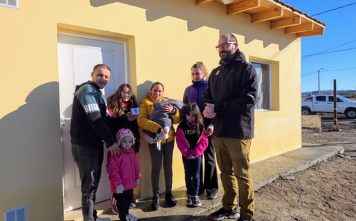 La Municipalidad concretó la entrega de una nueva vivienda social