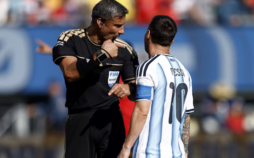 El árbitro Slavko Vincic tomó una sorpresiva decisión tras haber dirigido la final del Mundial