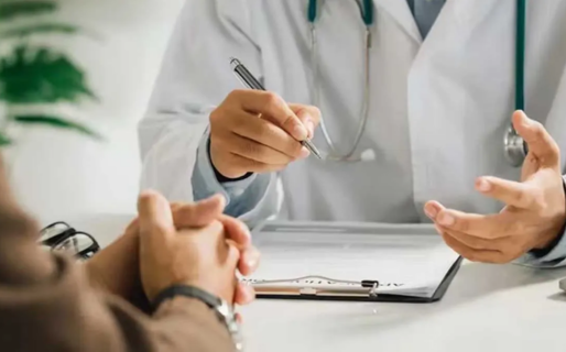 «Se hace difícil hacer consultas y comprar medicamentos»: la preocupación por la pérdida de obras sociales