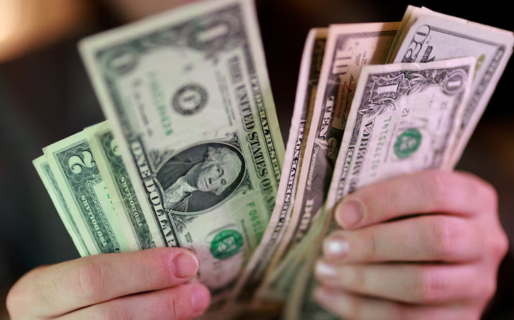 El dólar tuvo una leve baja tras cuatro ruedas consecutivas de subas
