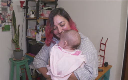 Hizo un tratamiento de fertilización asistida, su pareja se arrepintió durante el embarazo y no puede hacerle el DNI a su beba