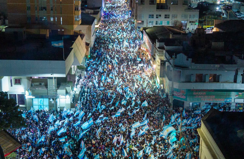 Comodoro vivió una fiesta inolvidable: más de 70 mil personas colmaron las calles en un festejo que desbordó el centro