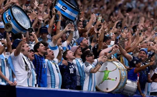 La Selección Argentina juega con la gente: los hinchas ahogaron el himno de Inglaterra