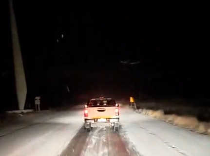 Nieve, hielo y banquinas inestables complican las rutas de acceso y salida de Comodoro