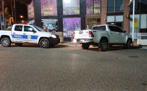 Violencia en Comodoro: pelearon y abandonaron una camioneta con un arma adentro