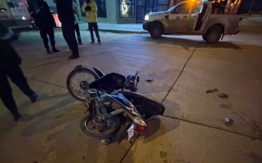 Motociclista fue trasladado al Hospital tras chocar con un automóvil