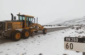 Tragedia en la Cordillera: Un maquinista de Vialidad falleció al caer su motoniveladora a un precipicio en la Ruta 260
