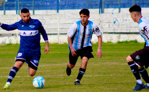 Newbery empató pero sigue siendo el puntero