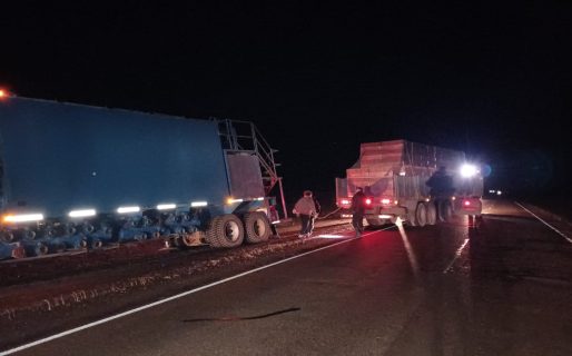 Vialidad y la Policía despejaron el tránsito tras retirar un camión varado que iba hacia Trelew