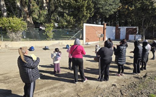 Mujeres de ex choferes de Patagonia se manifiestan en la casa de Atilio Rossi: “Nos quieren dar migajas, es una burla lo que hacen”