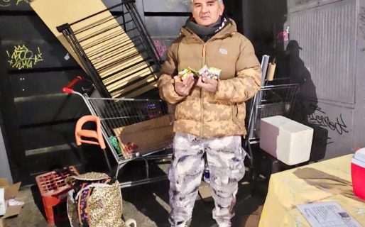 «Bajó mucho la venta»: un vendedor asegura que el cambio de paradas de colectivos afectó su trabajo