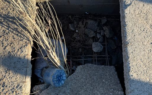 Vecinos de Laprida reclaman el mantenimiento de calles y pluviales: “Hay tapas levantadas, pozos y baches que dificultan el tránsito”