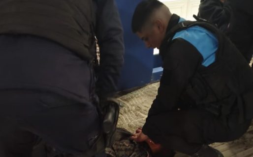 La policía intervino por una gresca afuera de Corona Pub que dejó a un joven de 26 años hospitalizado