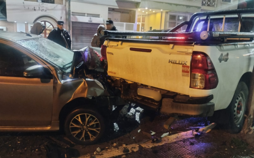 Manejaba borracho, chocó contra un auto estacionado y no le secuestraron el coche por falta de grúa