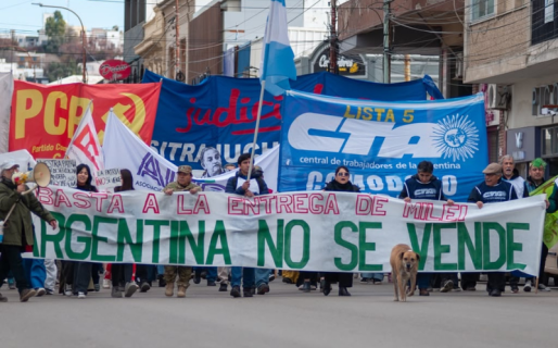 Se movilizan por las calles de Comodoro en rechazo a la Ley de Tierras