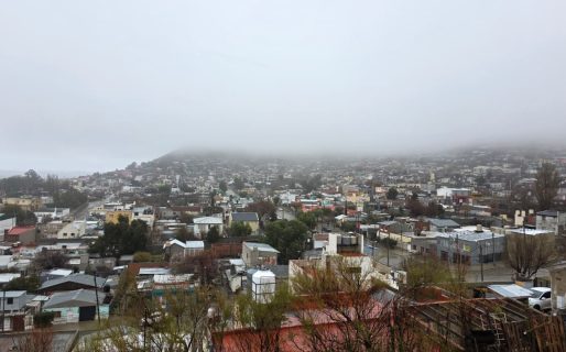 Un manto de neblina transformó el paisaje comodorense
