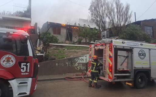 Sufrió el incendio de su casa mientras denunciaba a su expareja y ella lo señaló como el responsable