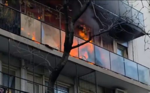 Se incendia un departamento al lado de la casa de Cristina Kirchner: evacúan a los vecinos