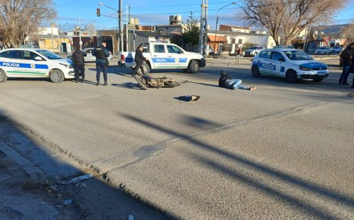 Un motociclista manejaba borracho, sin patente y provocó un accidente: le secuestraron el vehículo