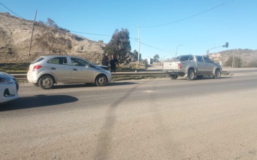 Un choque entre una camioneta y un auto en Ruta 3 terminó sin heridos