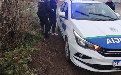 Se cubrió el rostro al ver a la Policía y descubrieron que tenía pedido de captura