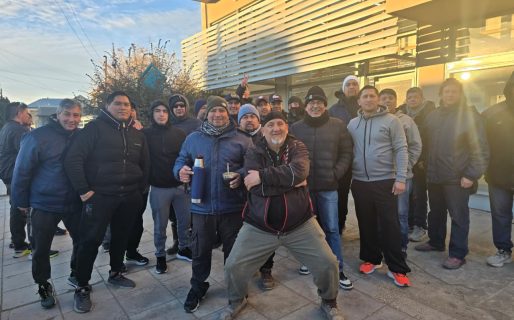 Exchoferes de Patagonia Argentina reclaman el pago de sus salarios: “La lucha será hasta que esté la plata acreditada”