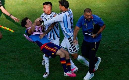 Paredes recibió una de las sanciones más severas en la historia de los Mundiales: el antecedente de Luis Suárez y cuándo volvería a jugar