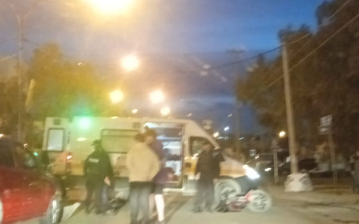 Dos autos y una moto protagonizaron un fuerte choque en Avenida Kennedy