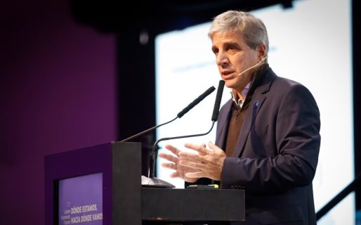 Luis Caputo dará una conferencia de prensa para anunciar medidas antes del debate clave en Diputados