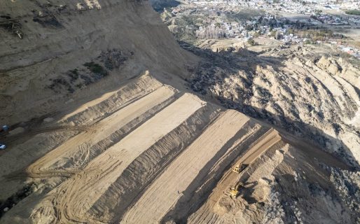 Avanzan los trabajos de aterrazamiento en la ladera del Cerro Hermitte