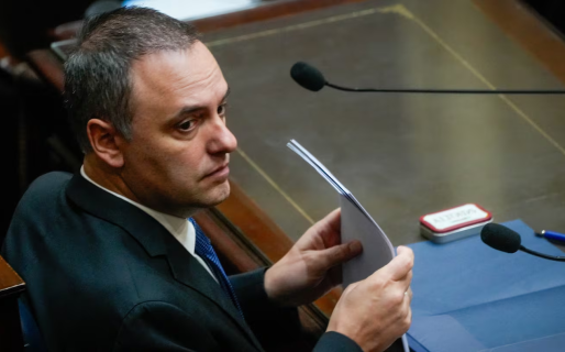 A horas de que venza el plazo, Manuel Adorni pidió a la Justicia más tiempo para justificar su patrimonio
