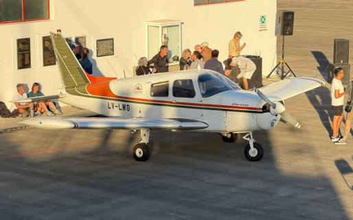 Lluvia de caramelos en Comodoro: la particular propuesta del Aeroclub para agasajar a los más chicos