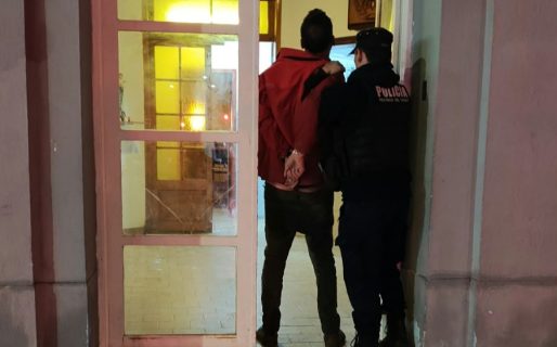 Un hombre fue detenido por destrozos en la guardia del Hospital Regional