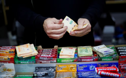 El consumo mostró signos de recuperación, pero analistas advierten que aún no hay cambio de tendencia
