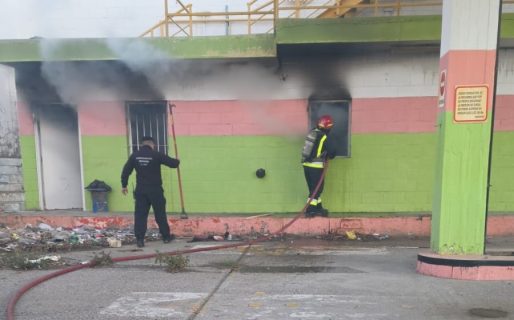 Bomberos sofocaron un principio de incendio en la ex estación de GNC del centro