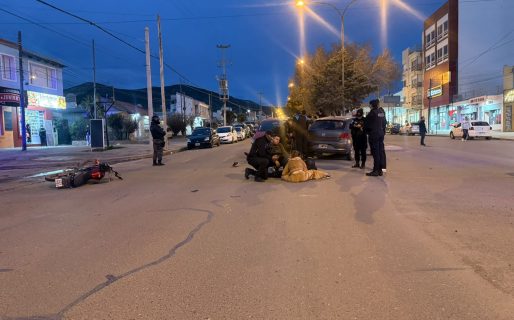Dos autos y una moto protagonizaron un fuerte choque en Avenida Kennedy