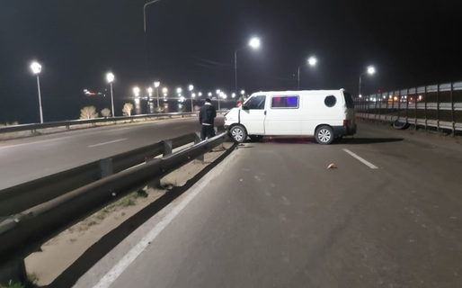 Perdió el control del vehículo y terminó impactando contra un guardarraíl