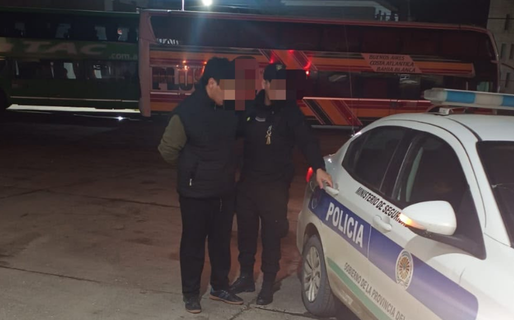 Acosó a una mujer en pleno viaje de larga distancia y fue detenido al llegar a la terminal 