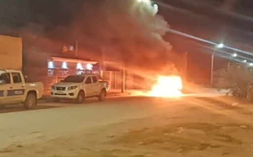 Incendiaron un auto durante la madrugada en las 1311 Viviendas