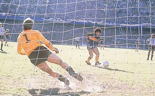 A 45 años de una jornada histórica: Boca campeón con Maradona, el descenso de San Lorenzo y el último partido de Labruna en River