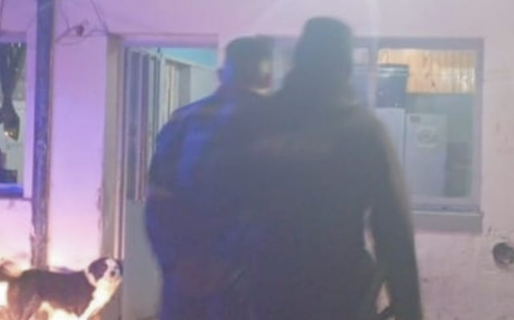 Robó herramientas de un departamento y fue detenido mientras esperaba el colectivo