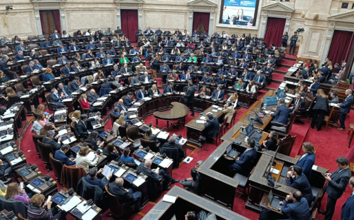 La oposición impulsa proyectos para aliviar las deudas de las familias y reclama abrir el debate en el Congreso