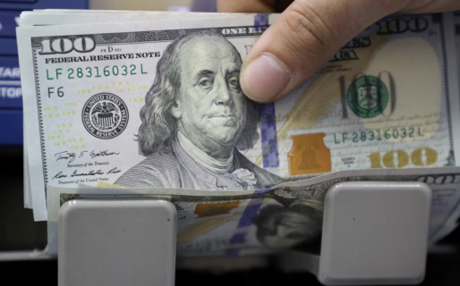 Para liberar la tensión sobre las tasas de interés, el Gobierno dejó correr el dólar por encima de $1500