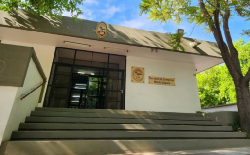 Un docente proyectó imágenes de contenido sexual durante la clase y fue apartado del cargo