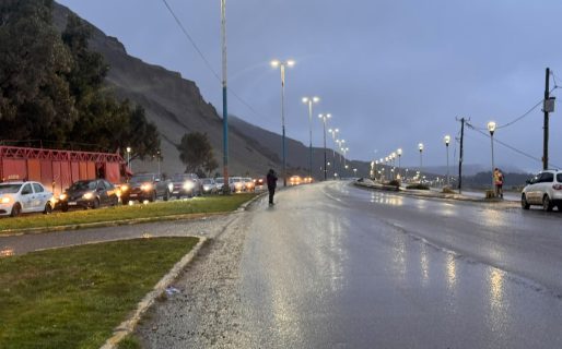 «No es un corte de ruta»: los ex choferes de Patagonia Argentina caminan hacia el cenotafio