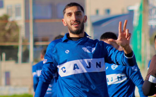 Newbery recuperó la punta a fuerza de gol y una mano de Huracán