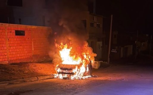 Se incendió una EcoSport en barrio San Cayetano