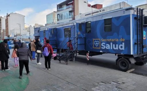 Salud en tu barrio: especialistas brindan atención médica en la Plaza 83
