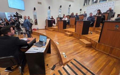 Comenzó la interpelación a Ostoich: el funcionario responderá más de 100 preguntas